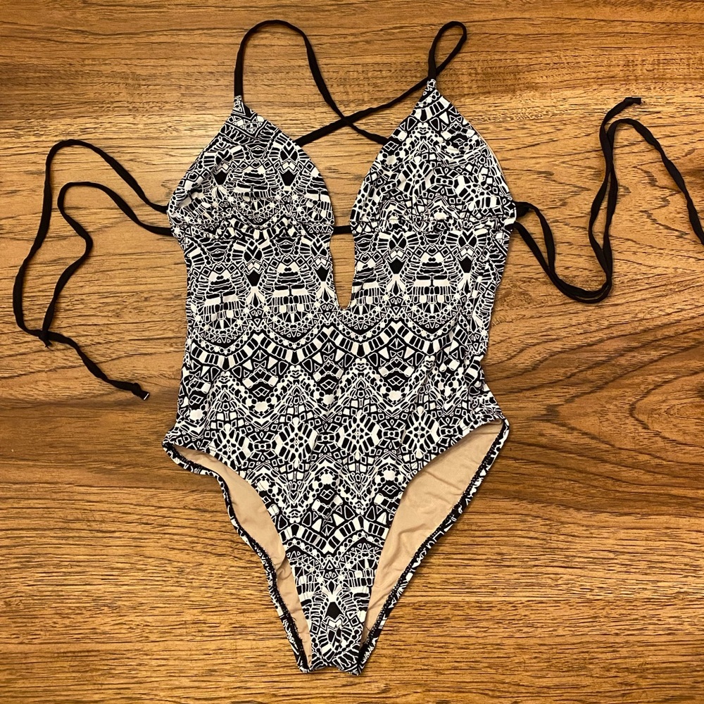 Sexy Keyhole One Piece